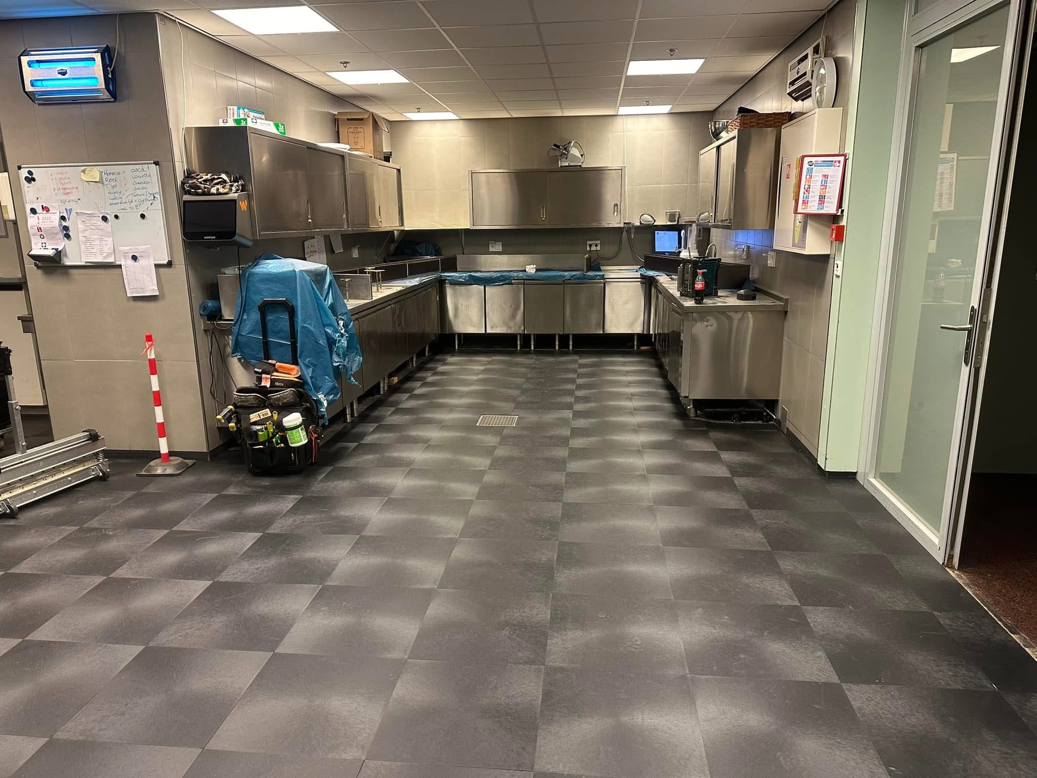 PVC-horecavloer in een professionele keuken