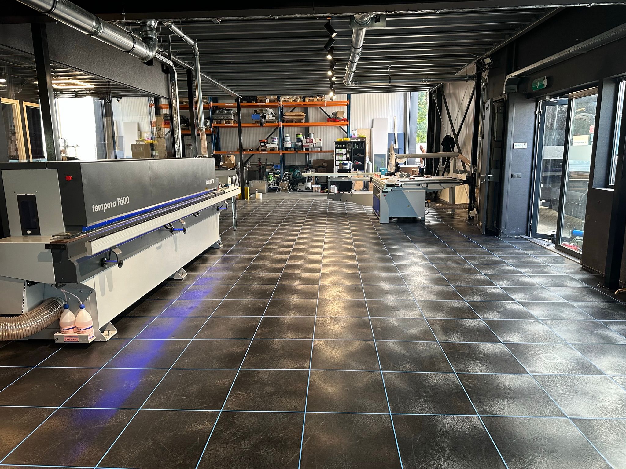 Industriële PVC-werkvloer in een werkplaats